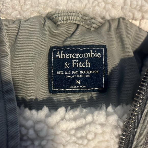 Men’s size M Abercrombie Sherpa
Lined coat - Picture 2 of 5